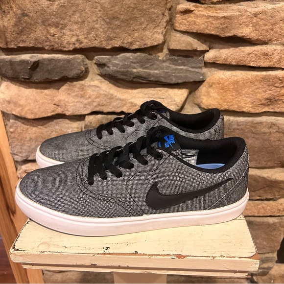 Nike SB check Gray and Black Low-Top Sneakers - Picture 4 of 5